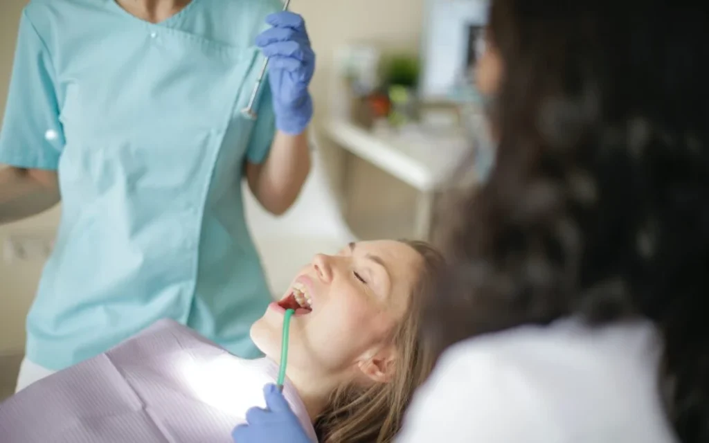 How Dentists Spot Cracks Romford
